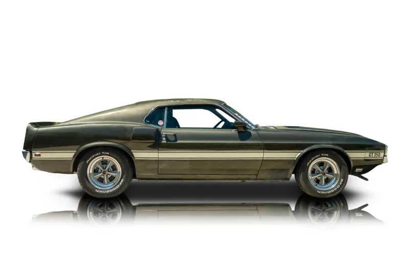 An incredible side shot photo of aFord Mustang that you should buy.