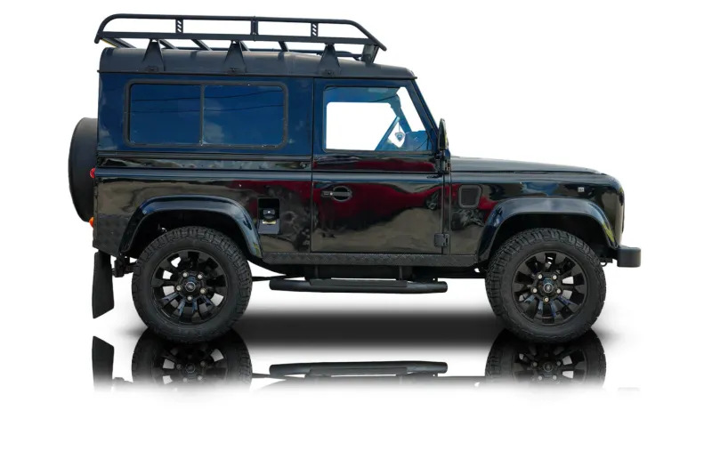 An incredible side shot photo of aLand Rover Defender 90 that you should buy.