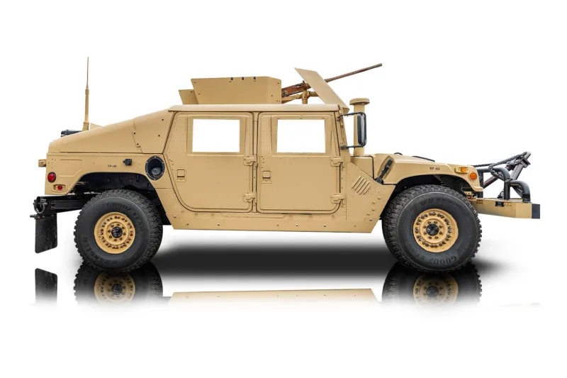 An incredible side shot photo of aAM General Humvee that you should buy.