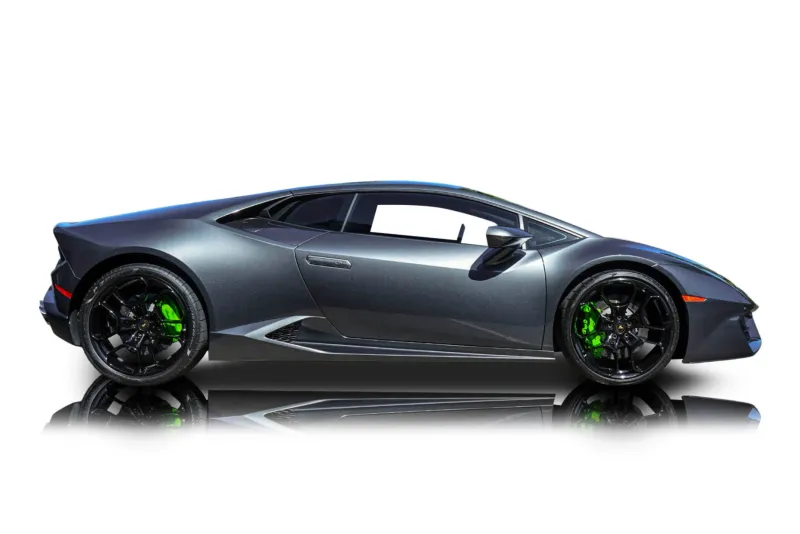 An incredible side shot photo of aLamborghini Huracan that you should buy.
