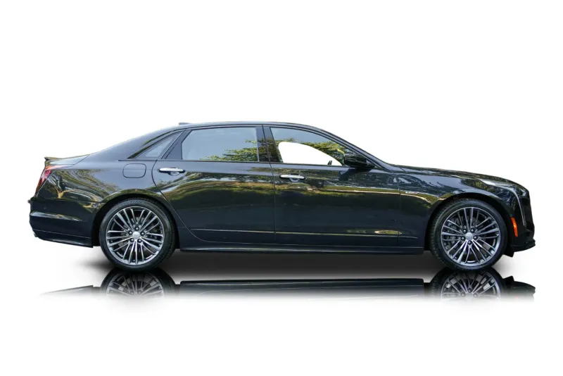 An incredible side shot photo of aCadillac CT6-V that you should buy.