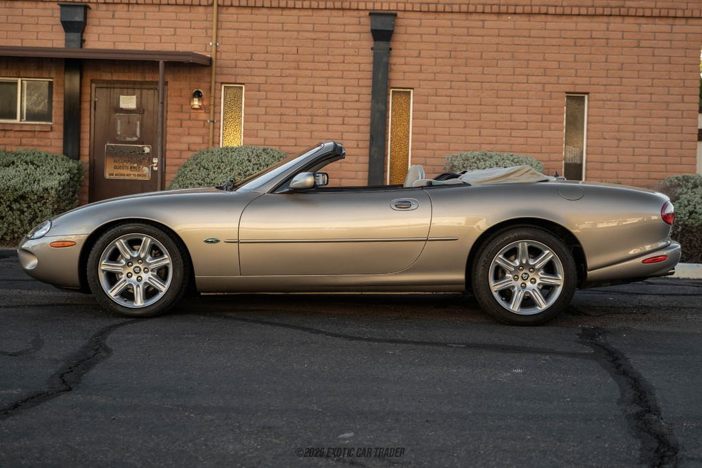 2000 Jaguar XK8