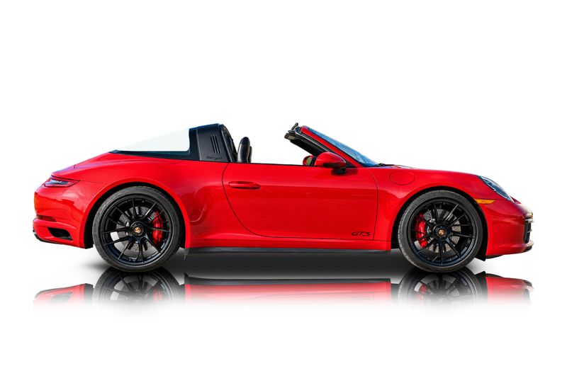 An incredible side shot photo of aPorsche 911 that you should buy.