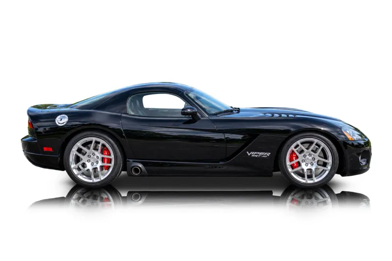 An incredible side shot photo of aDodge Viper that you should buy.