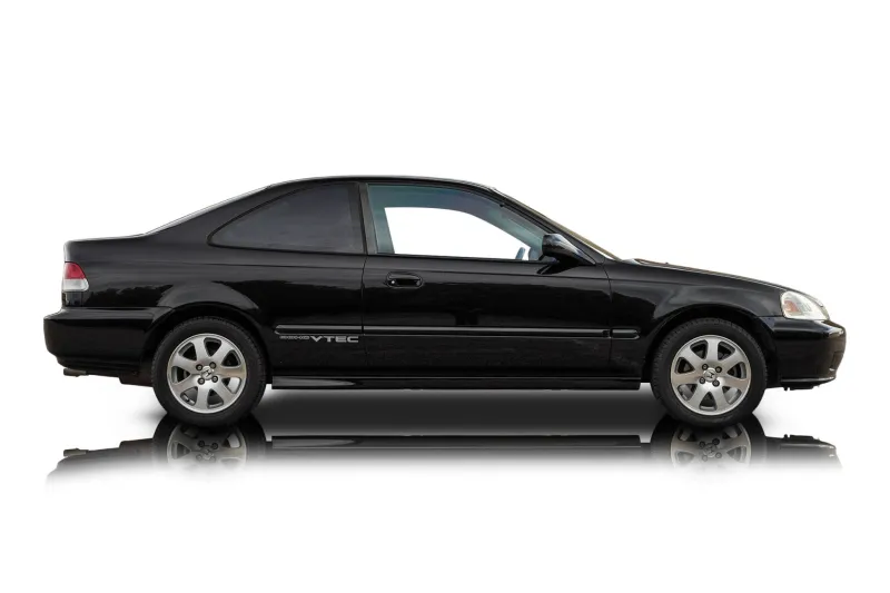 An incredible side shot photo of aHonda Civic that you should buy.