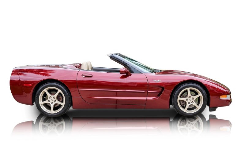 An incredible side shot photo of aChevrolet Corvette that you should buy.
