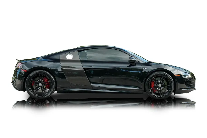 An incredible side shot photo of aAudi R8 that you should buy.