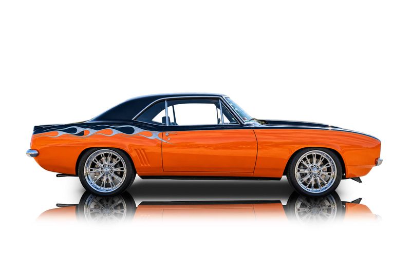 An incredible side shot photo of aChevrolet Camaro that you should buy.