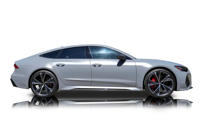 An incredible side shot photo of aAudi RS7 that you should buy.