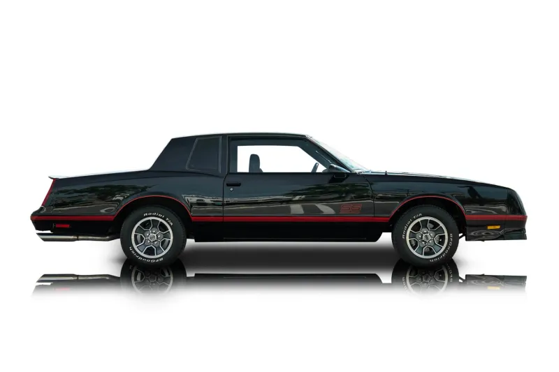 An incredible side shot photo of aChevrolet Monte Carlo that you should buy.