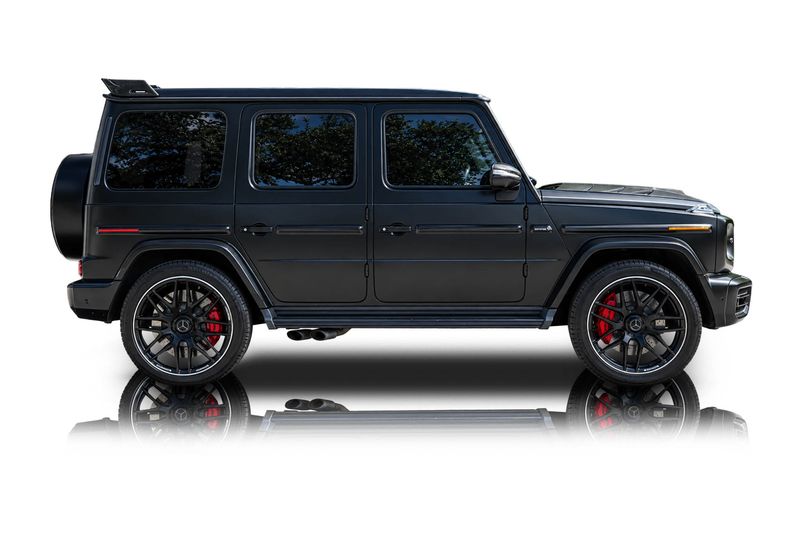An incredible side shot photo of aMercedes-Benz G63 AMG that you should buy.