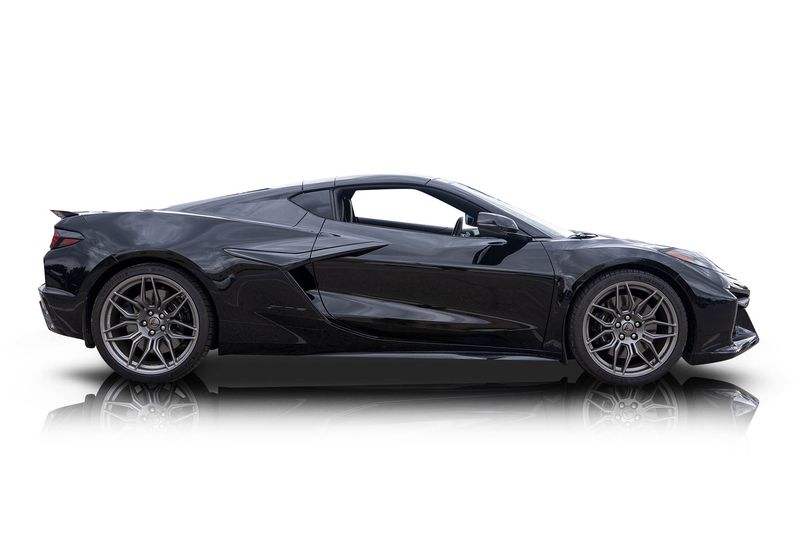 An incredible side shot photo of aChevrolet Corvette that you should buy.