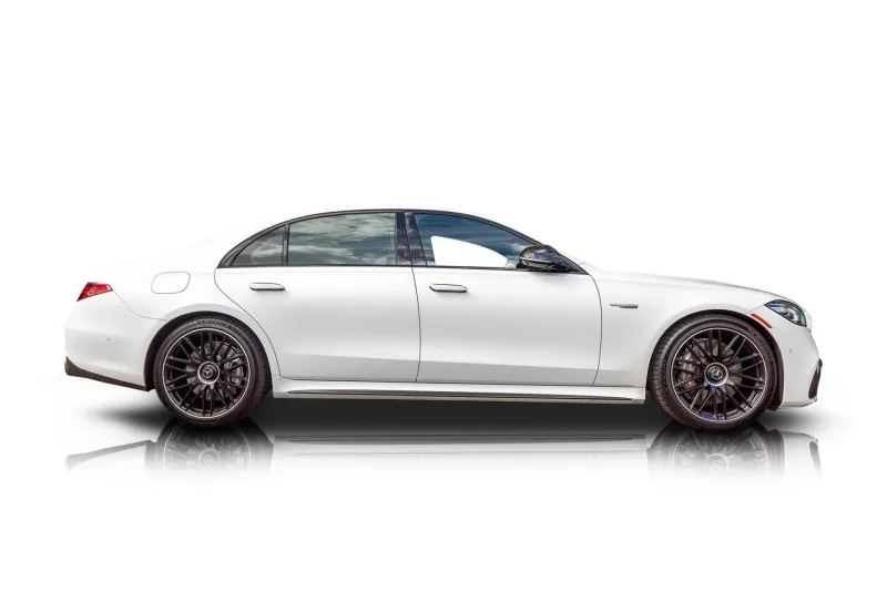 An incredible side shot photo of aMercedes-Benz S63 AMG that you should buy.