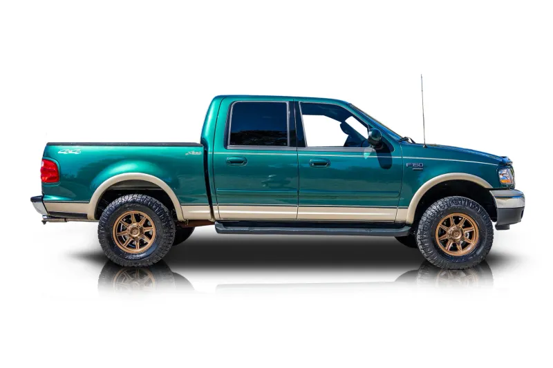 An incredible side shot photo of aFord F-150 that you should buy.