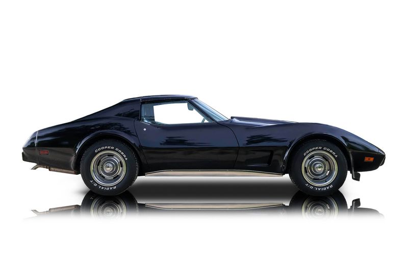 An incredible side shot photo of aChevrolet Corvette that you should buy.