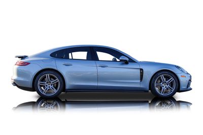 Passenger side photo of 2020 Porsche Panamera