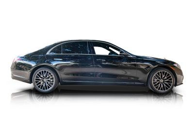 Passenger side photo of 2023 Mercedes-Benz S580