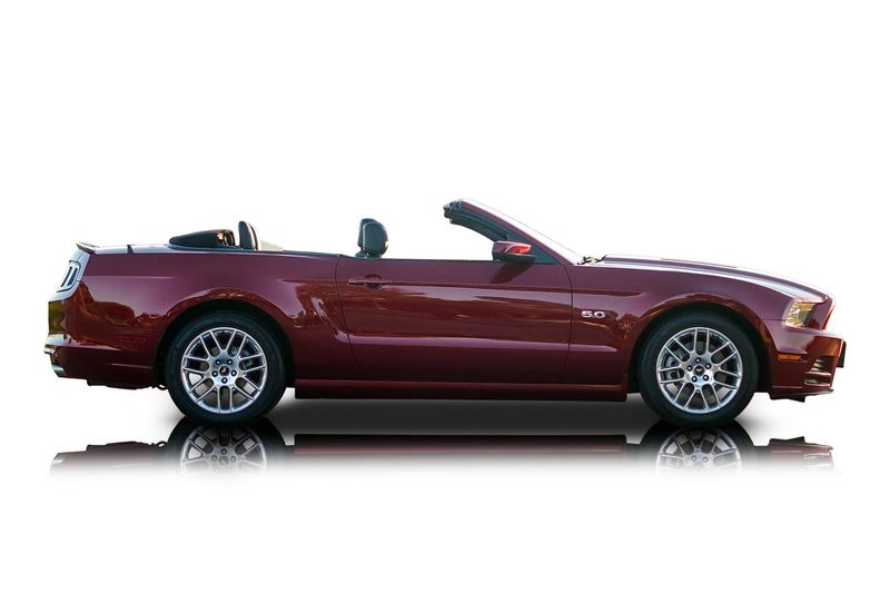 An incredible side shot photo of aFord Mustang that you should buy.