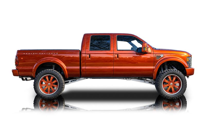 An incredible side shot photo of aFord F-250 that you should buy.