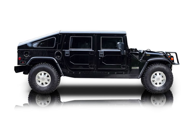 An incredible side shot photo of aAM General Hummer that you should buy.