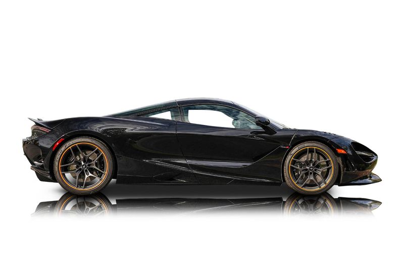 An incredible side shot photo of aMcLaren 750S that you should buy.