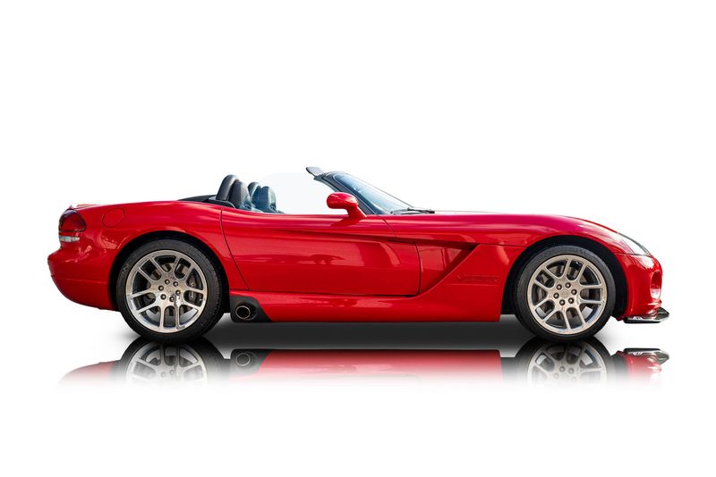 An incredible side shot photo of aDodge Viper that you should buy.