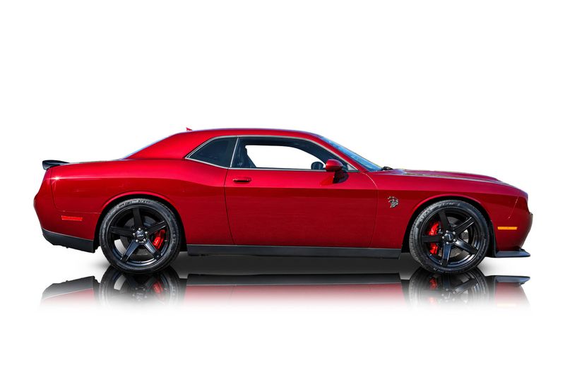 An incredible side shot photo of aDodge Challenger that you should buy.