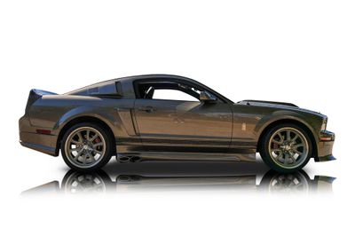 Passenger side photo of 2005 Ford Mustang