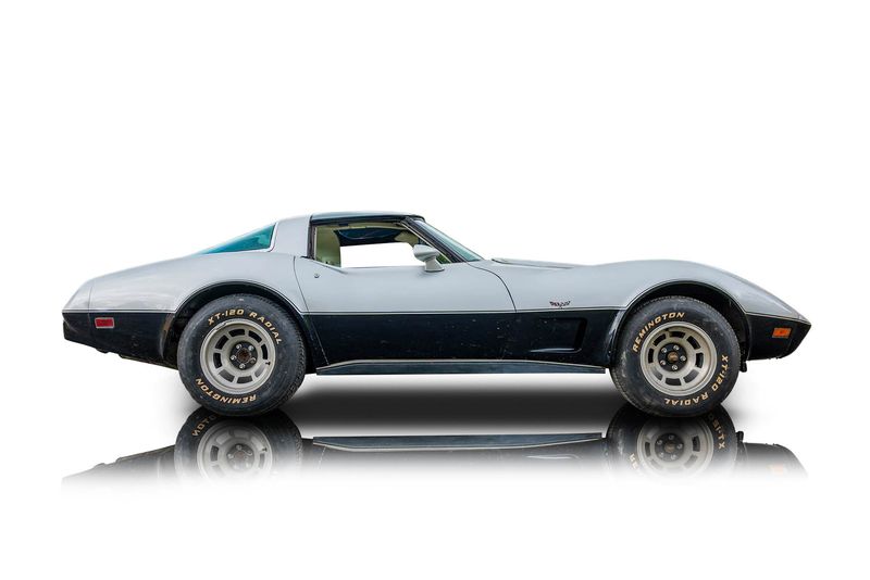 An incredible side shot photo of aChevrolet Corvette that you should buy.