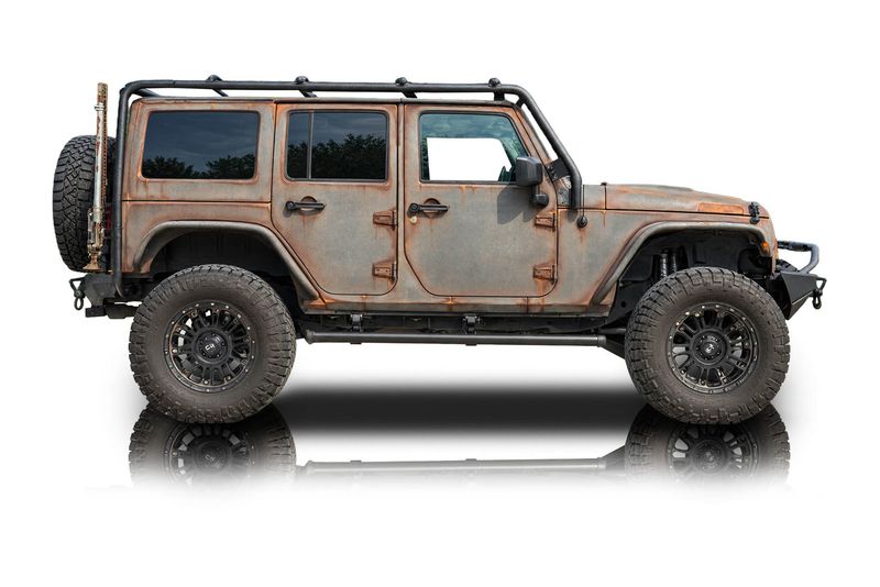 An incredible side shot photo of aJeep Wrangler that you should buy.