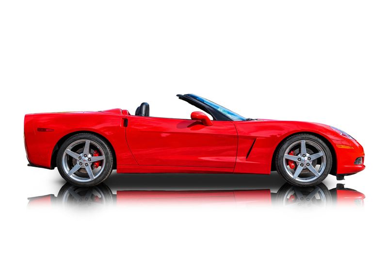 An incredible side shot photo of aChevrolet Corvette that you should buy.
