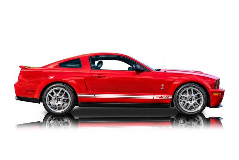 An incredible side shot photo of aFord Mustang that you should buy.