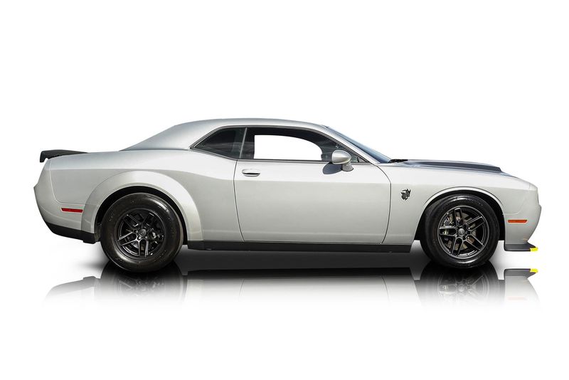 An incredible side shot photo of aDodge Challenger that you should buy.