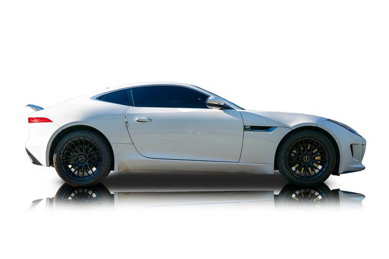 An incredible side shot photo of aJaguar F-Type that you should buy.