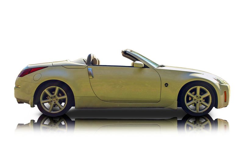 An incredible side shot photo of aNissan 350Z that you should buy.