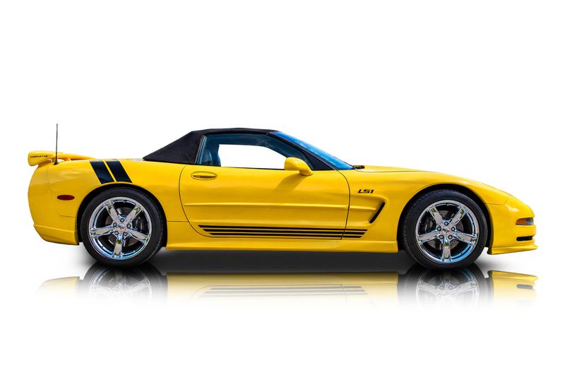 An incredible side shot photo of aChevrolet Corvette that you should buy.