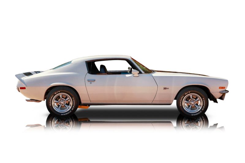 An incredible side shot photo of aChevrolet Camaro that you should buy.