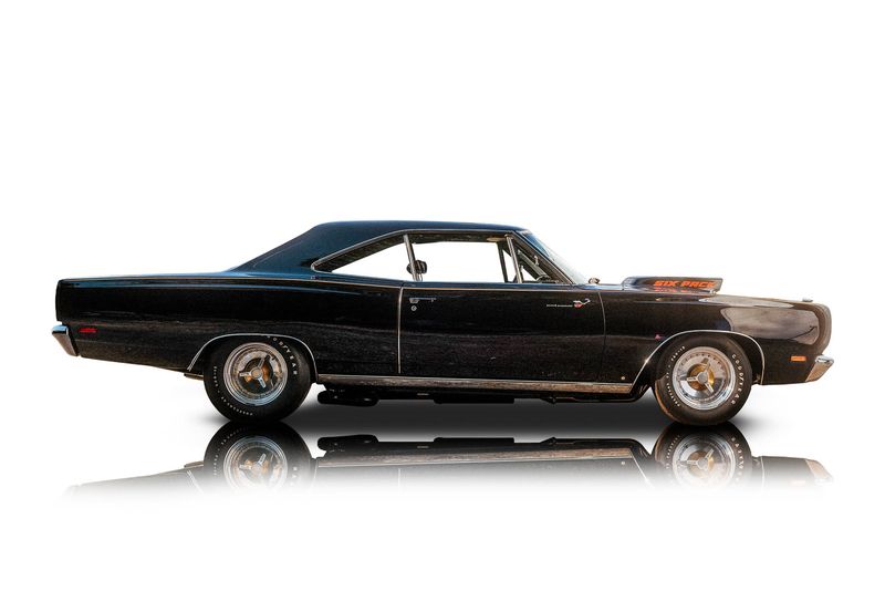 An incredible side shot photo of aPlymouth Road Runner that you should buy.