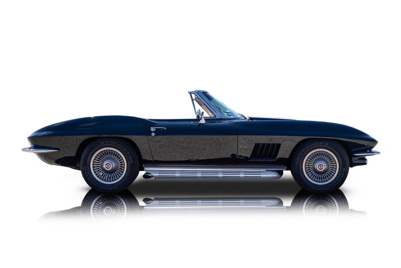 An incredible side shot photo of aChevrolet Corvette that you should buy.