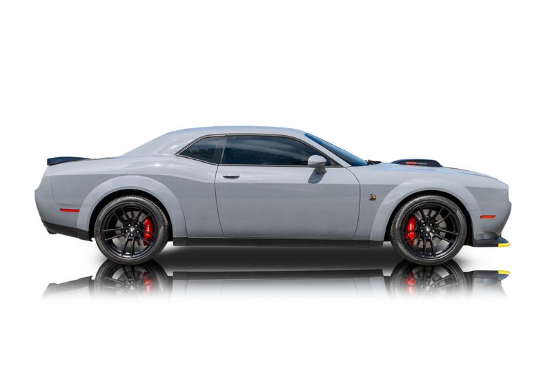 An incredible side shot photo of aDodge Challenger that you should buy.