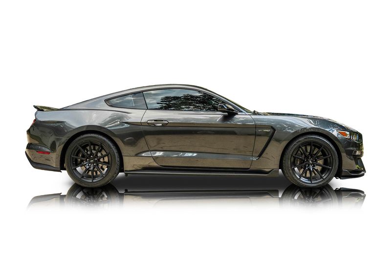An incredible side shot photo of aFord Mustang that you should buy.