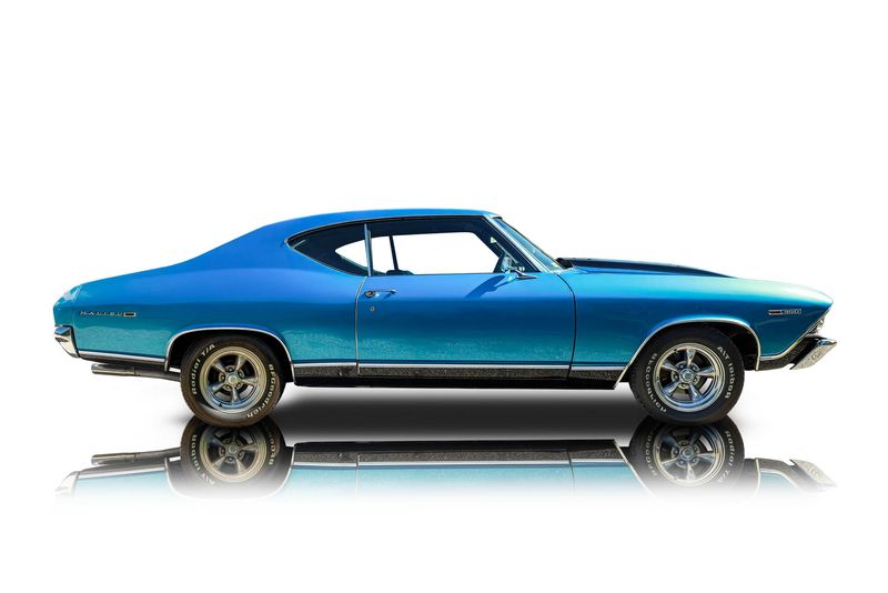 An incredible side shot photo of aChevrolet Chevelle that you should buy.