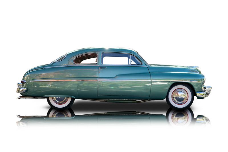 An incredible side shot photo of aMercury Eight that you should buy.