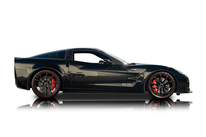 An incredible side shot photo of aChevrolet Corvette that you should buy.