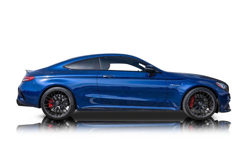 An incredible side shot photo of aMercedes-Benz C63 AMG S that you should buy.
