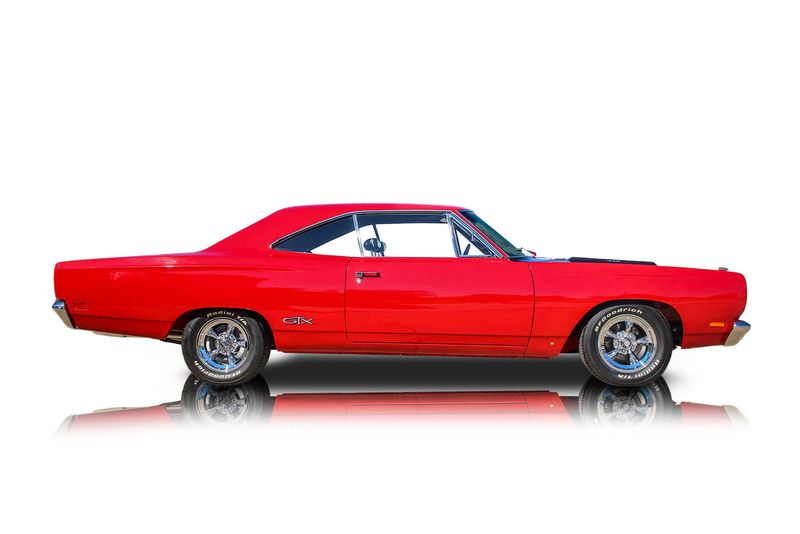 An incredible side shot photo of aPlymouth GTX that you should buy.
