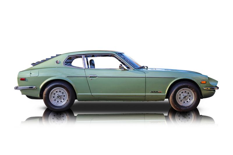An incredible side shot photo of aDatsun 280Z that you should buy.